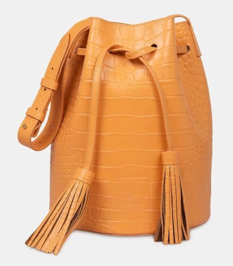 Bandolera de piel grabada en coco tipo saco Leandra