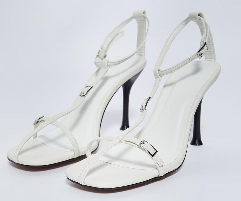 Sandalia minitira de hebilla Sfera