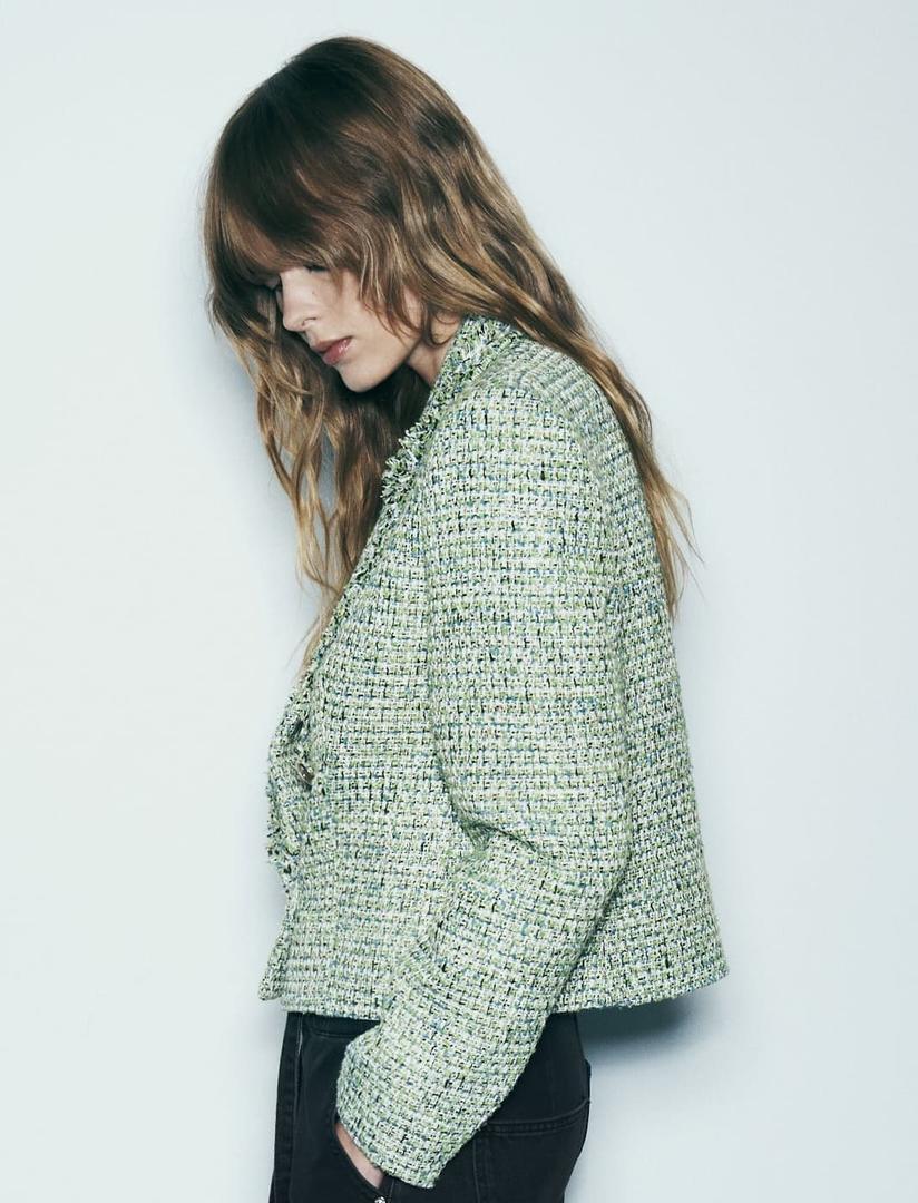Chaqueta cruzada estructura color verde de Zara