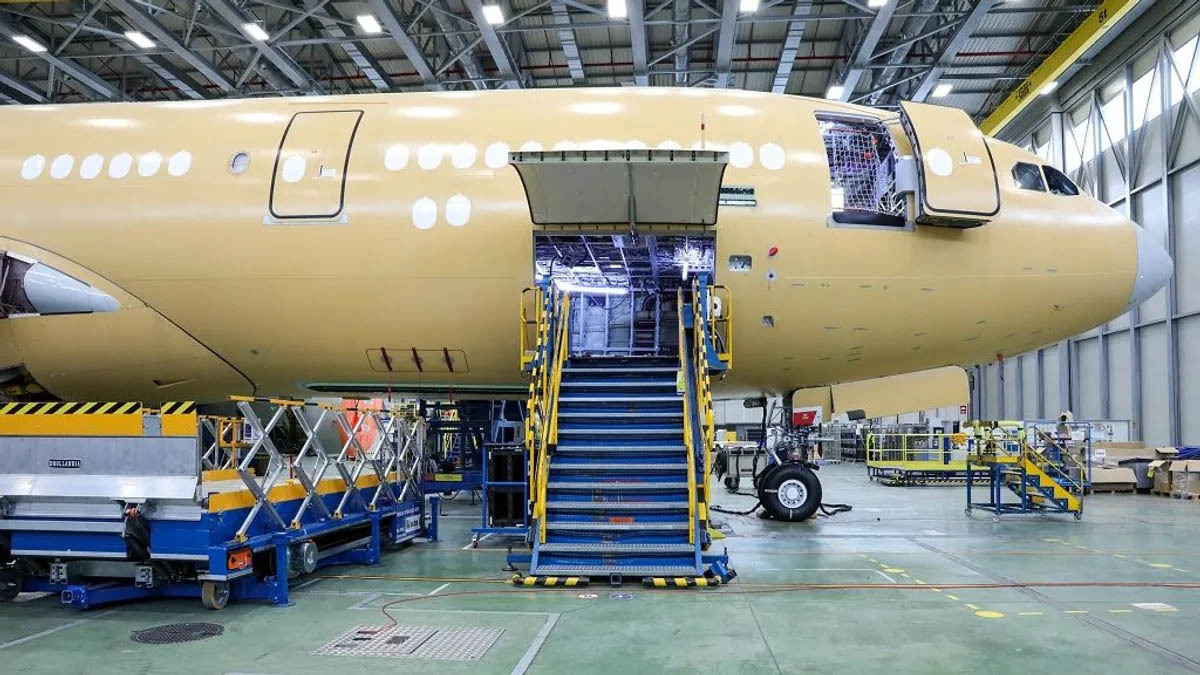 Avión de la Compañía Airbus en una planta