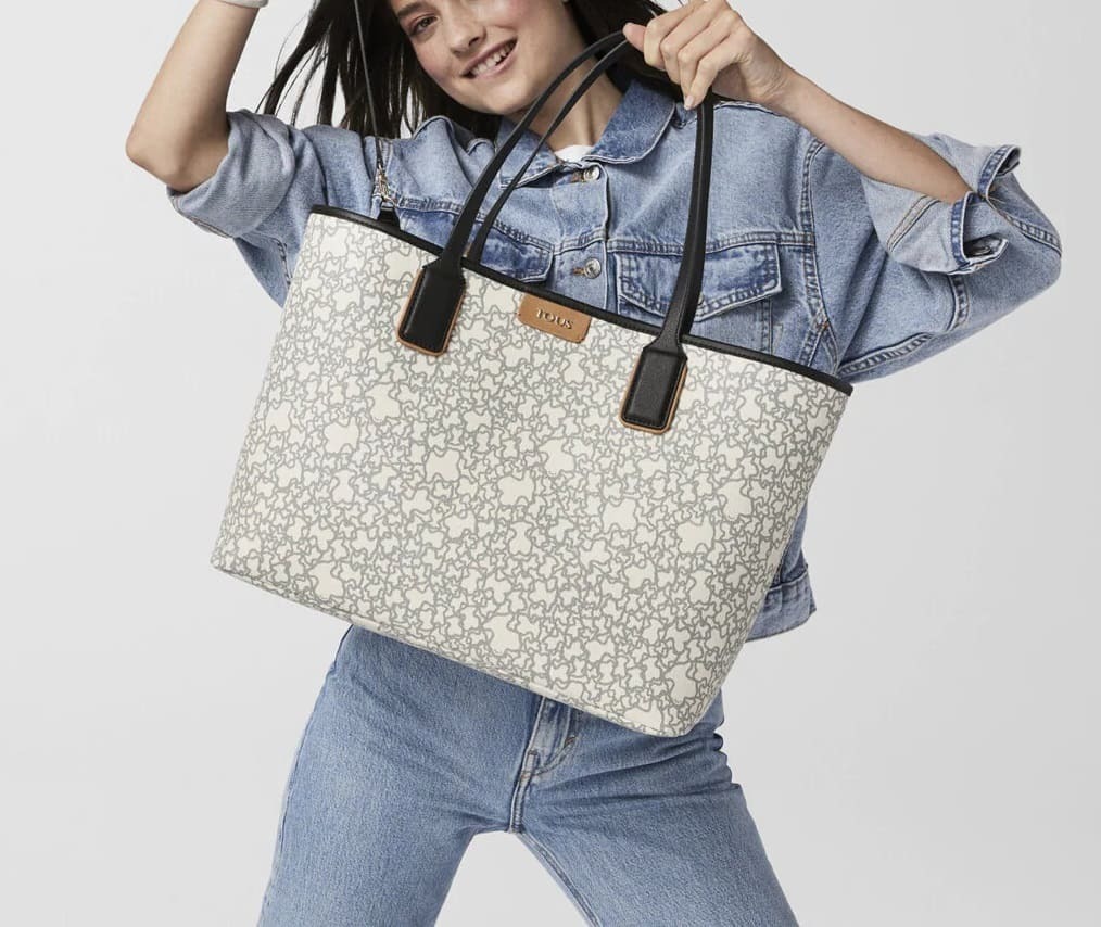 Bolso capazo estampado con logo Tous en Amazon
