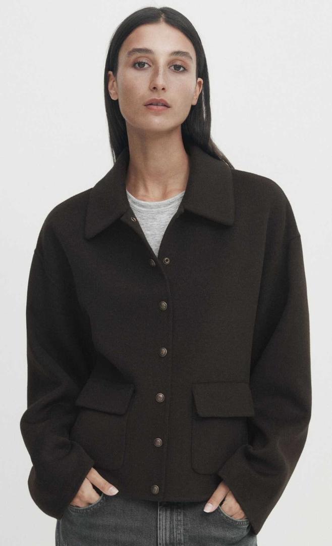 Chaqueta corta botones snaps bolsillos de Massimo Dutti