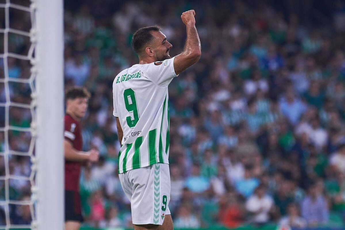 Borja Iglesias en el Real Betis - Sparta Praga | Salvador López Medina para El MIRA