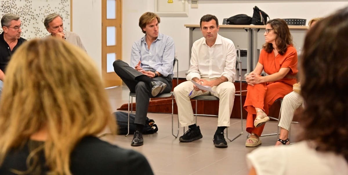 El alcalde Cádiz, Bruno García, ha participado en la Mesa de Personas sin Hogar