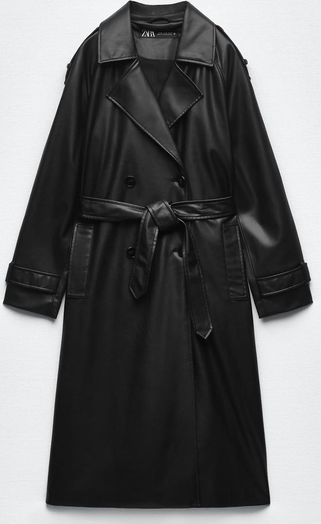 Chaqueta gabardina efecto piel negra de Zara