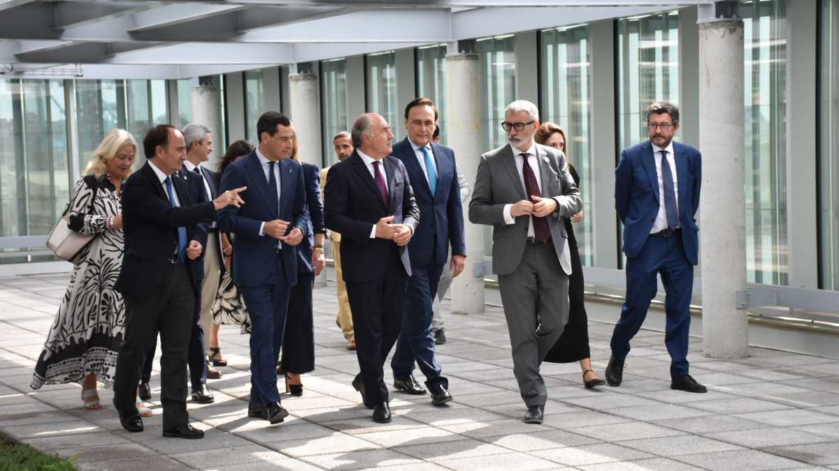 Juanma Moreno inaugura el centro de Innovación UCA-SEA en Algeciras | Foto: Noelia Herrera (Jonocla) para El MIRA