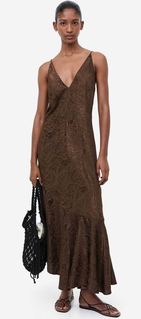 Vestido lencero con bajo asimétrico de H&M