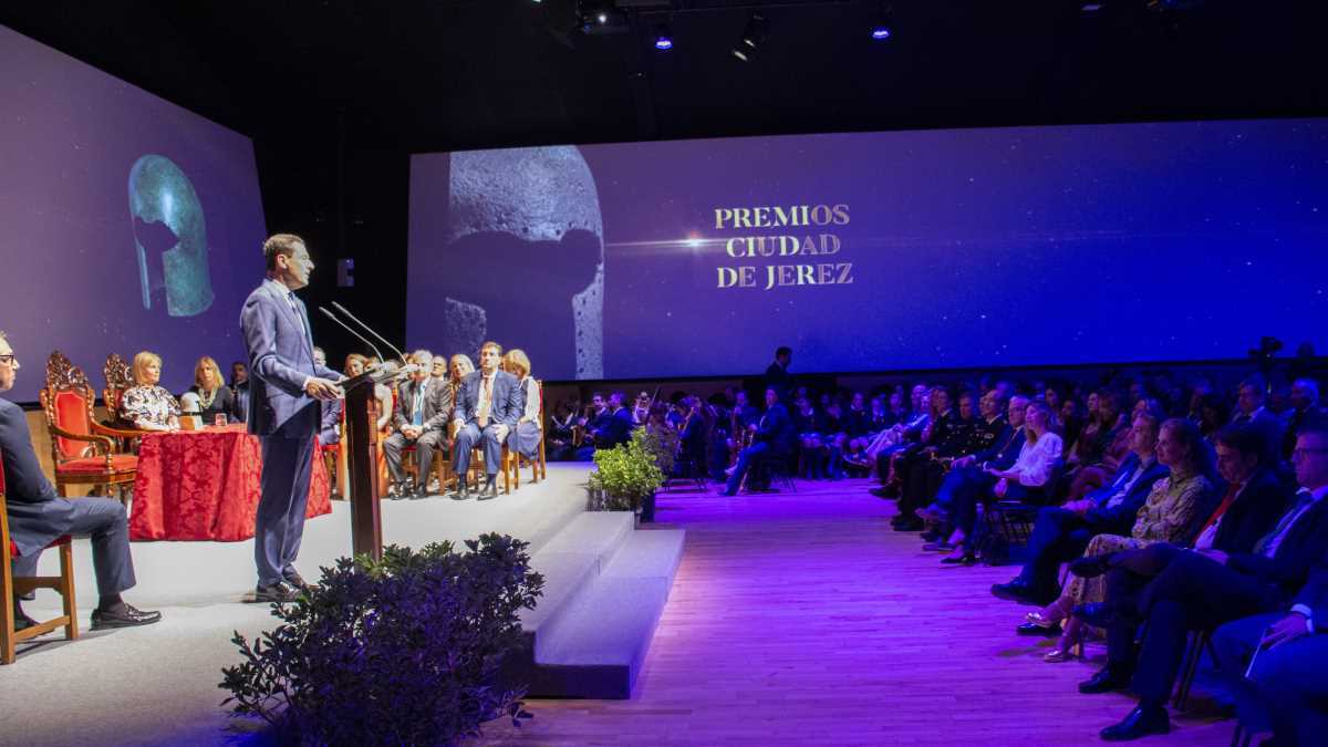 Juanma Moreno en los Premio Ciudad de Jerez | Foto: Noelia Herrera (Jonocla) para El MIRA