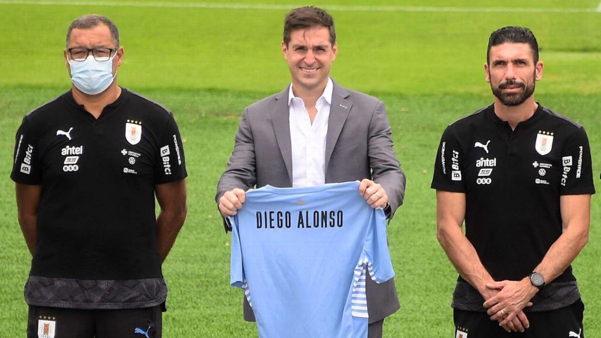 Diego Alonso en su presentación con la selección de Uruguay