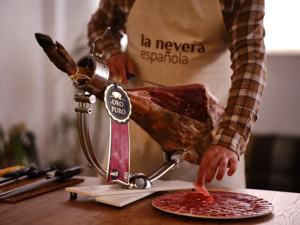 Jamón ibérico cortado a cuchillo de La Nevera Española