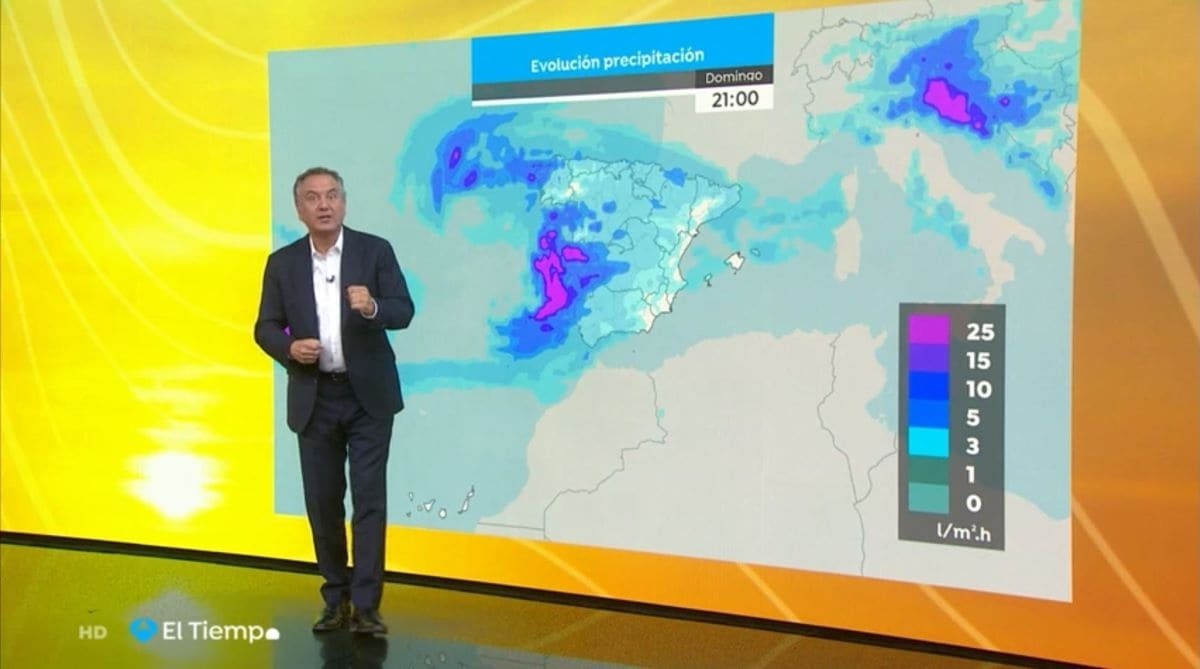 Roberto Brasero da la predicción del tiempo en Antena 3