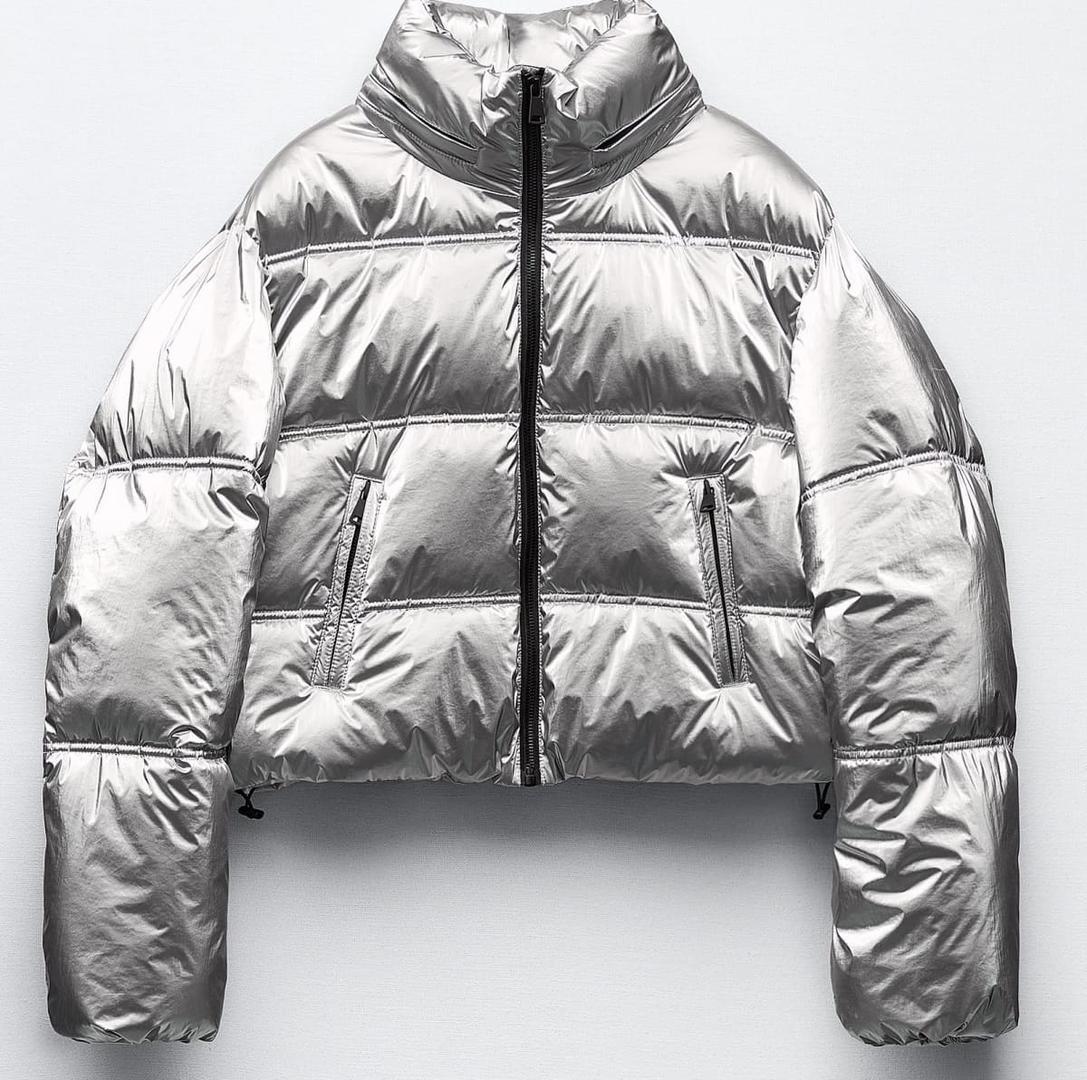 Chaqueta tipo anorak metalizada wind protection de Zara