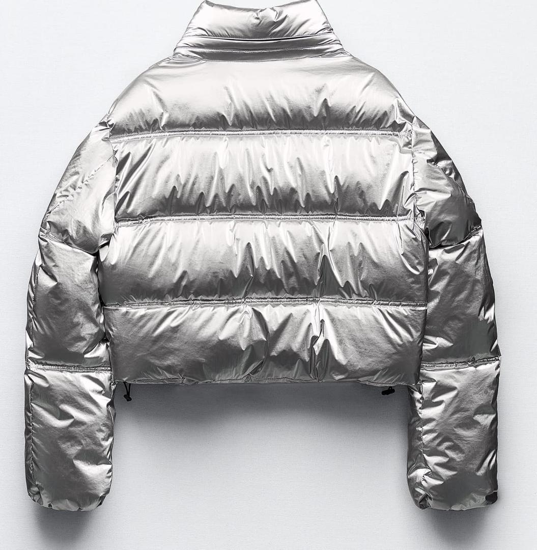 Chaqueta tipo anorak metalizada wind protection de Zara