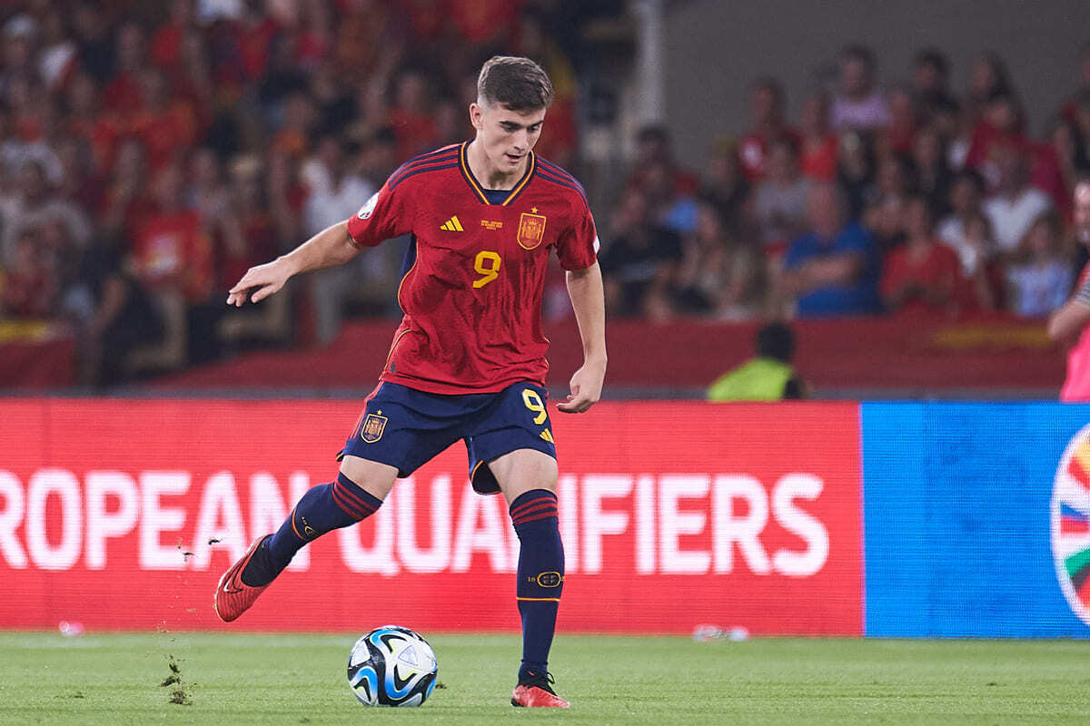 Gavi en el España - Escocia | Salvador López Medina para El MIRA