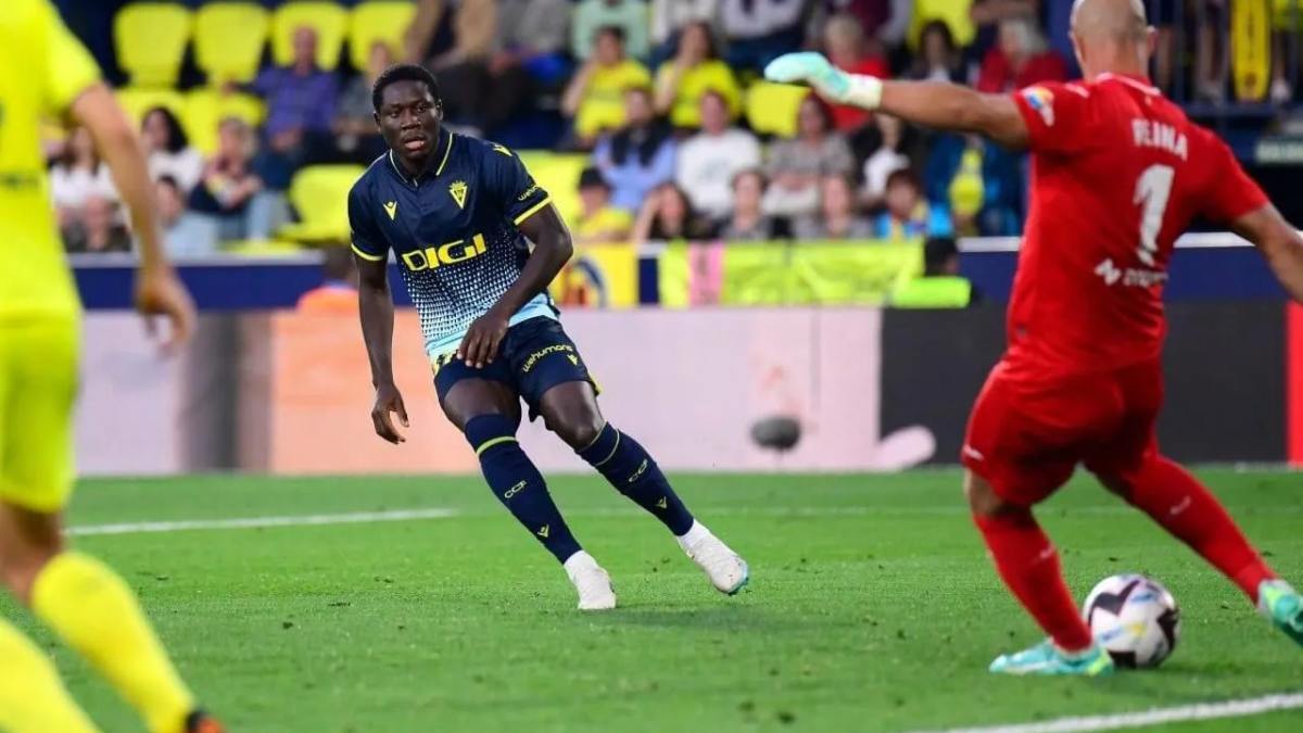 Francisco Mwepu debutó con el primer equipo del Cádiz CF ante el Villarreal CF