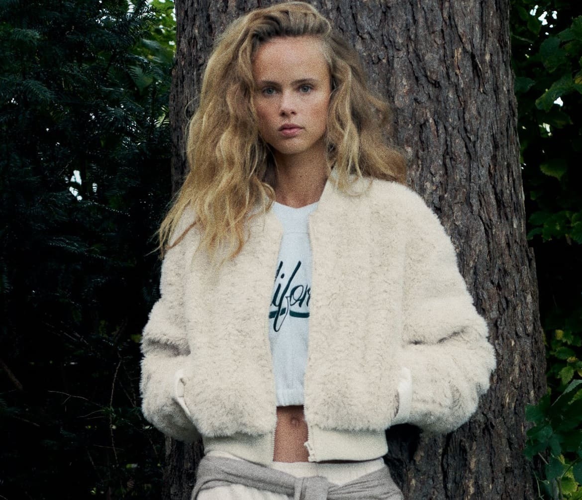 Chaqueta tipo bomber con tejido efecto pelo de Zara