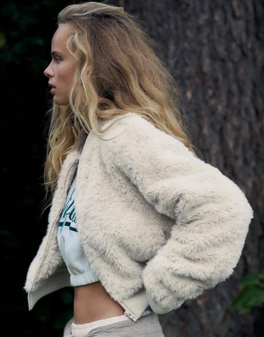 Chaqueta tipo bomber con tejido efecto pelo de Zara