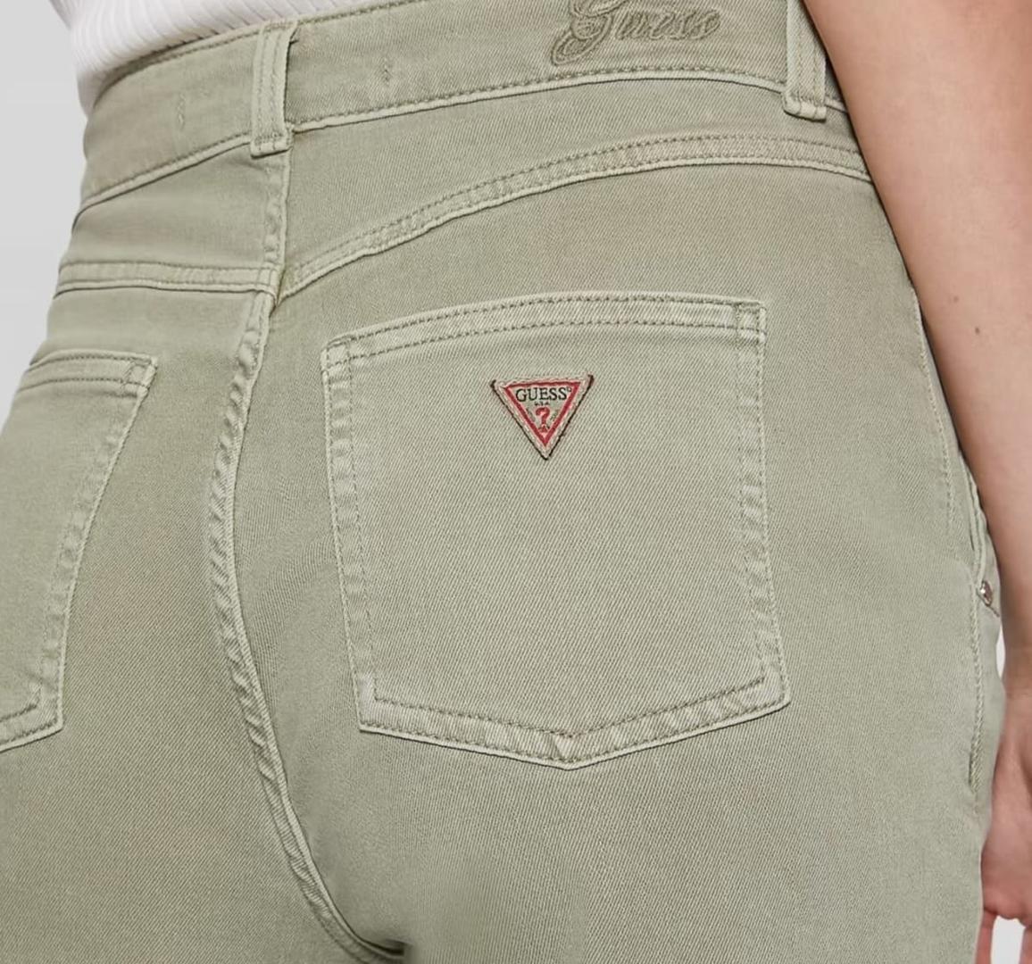 Pantalón de pernera ancha de Guess tendencia de 2023
