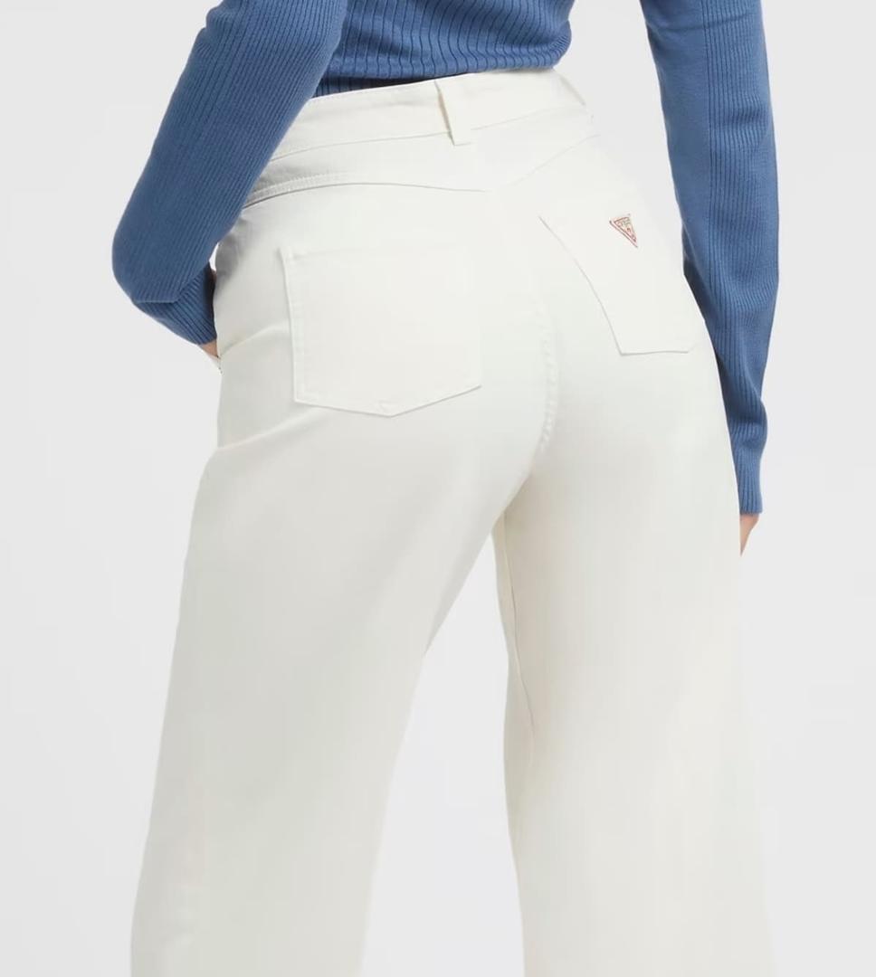 Pantalón de pernera ancha de Guess tendencia de 2023