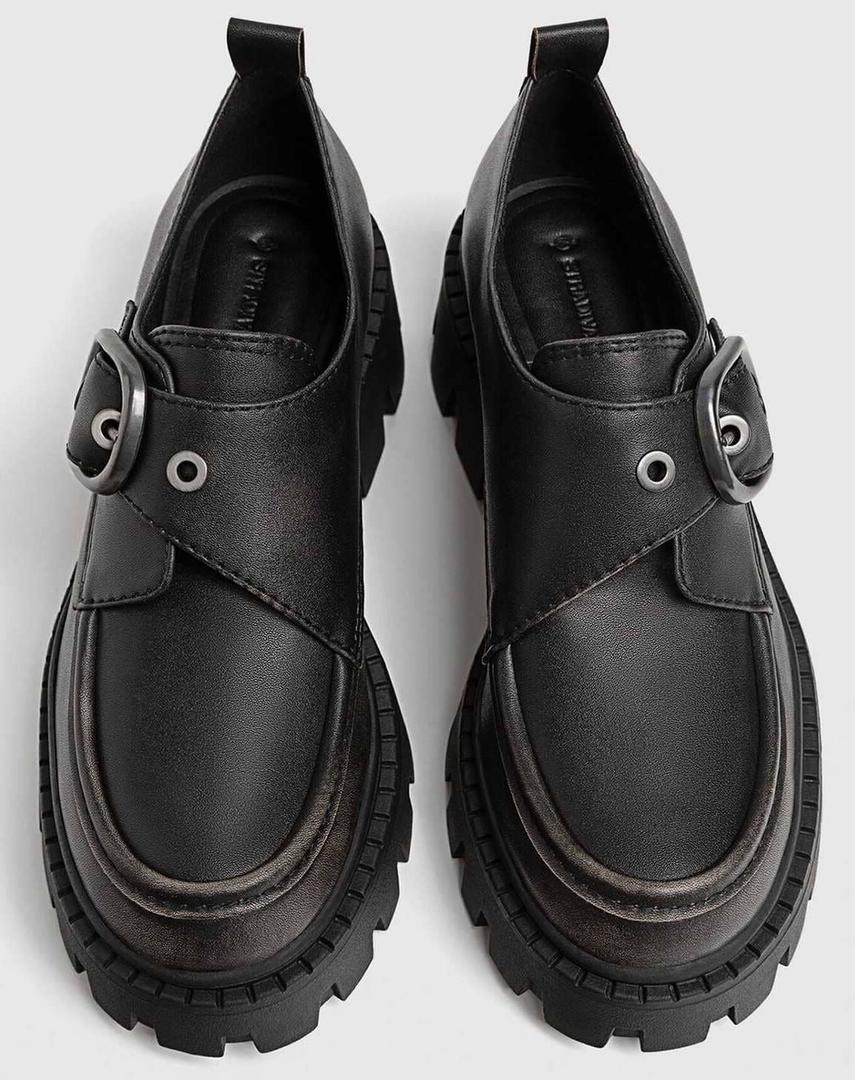 Zapatos planos track hebillas de Stradivarius 