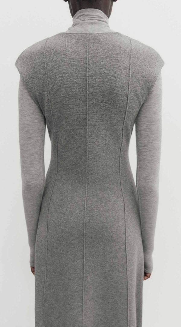 Vestido midi evasé detalle pespuntes de Massimo Dutti