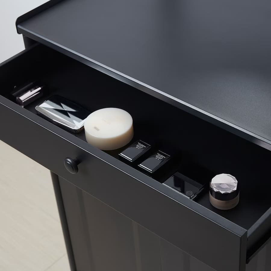 KORNSJÖ Armario con espejo negro de Ikea