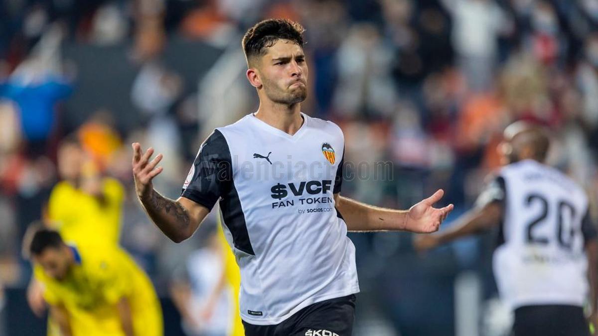 Hugo Duro celebra su gol ante el Cádiz CF en Copa del Rey | Valencia CF