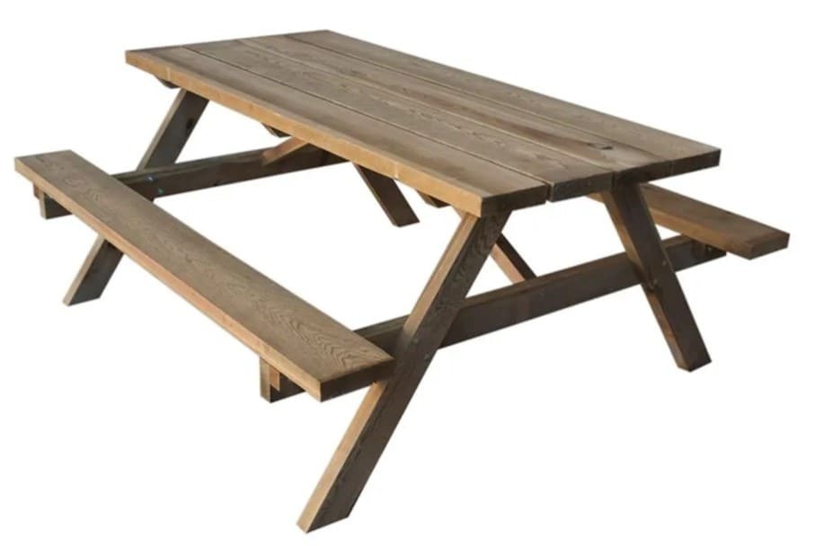 Mesa de picnic de madera tratada