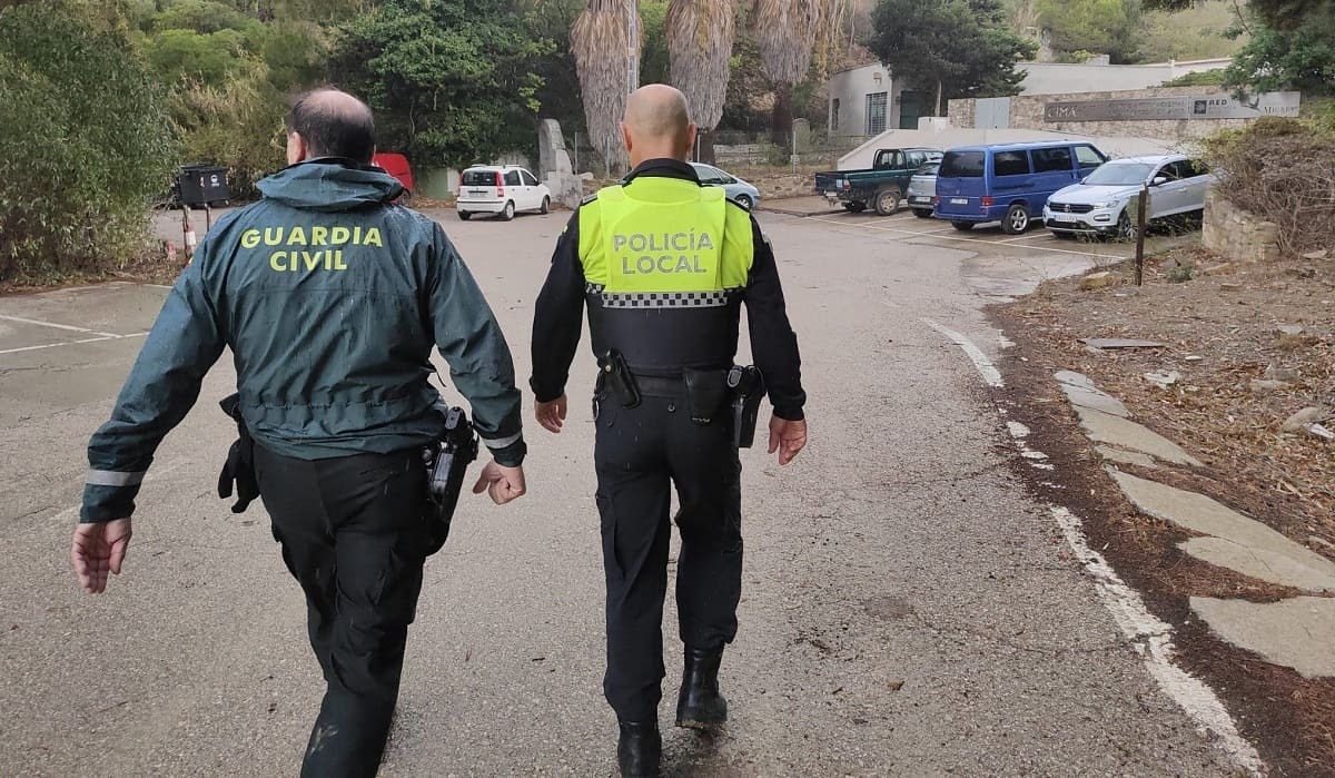 Efectivos de Policía Local y Guardia Civil han participado en la búsqueda - copia
