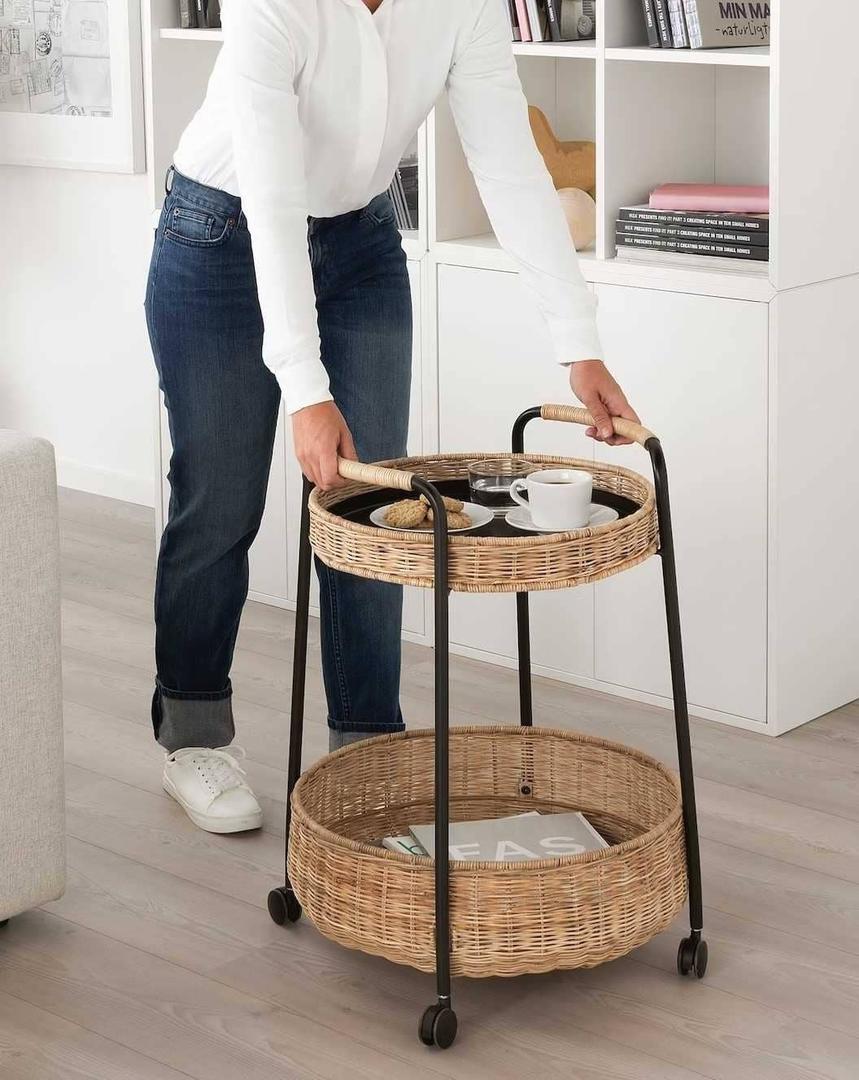 LUBBAN Mesa con ruedas y almacenaje ratán antracita de Ikea