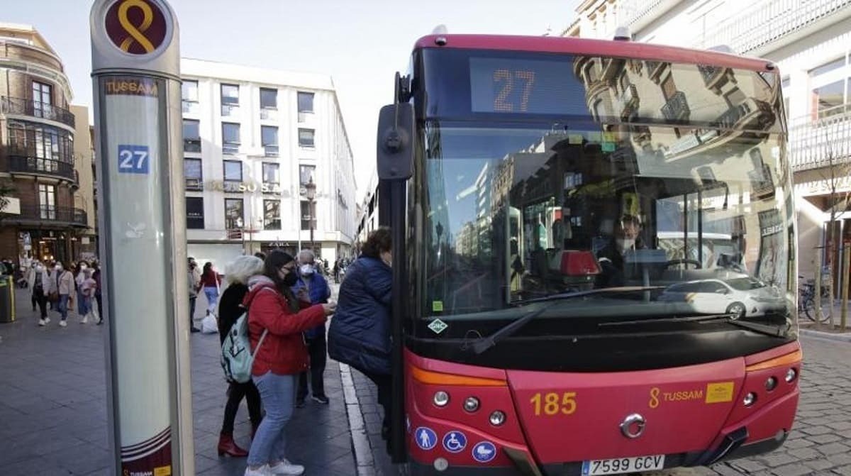 Un autobús de Tussam en Sevilla