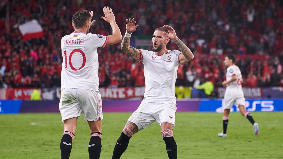 Rakitic y Gudelj celebran el gol ante el Arsenal | Salvador López Medina para El MIRA