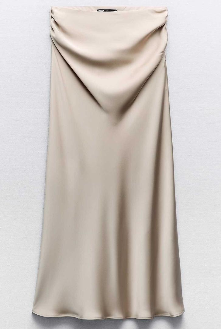 Falda midi satinada frunces de Zara