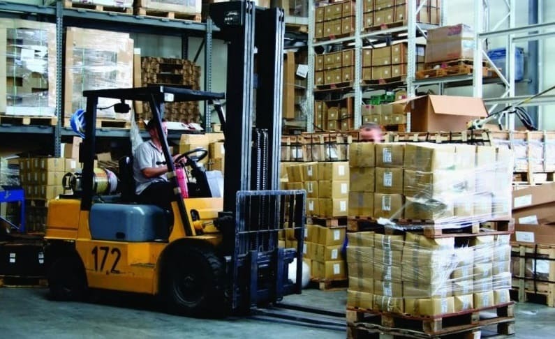 La oferta de Adecco contempla puestos de mozo de almacén