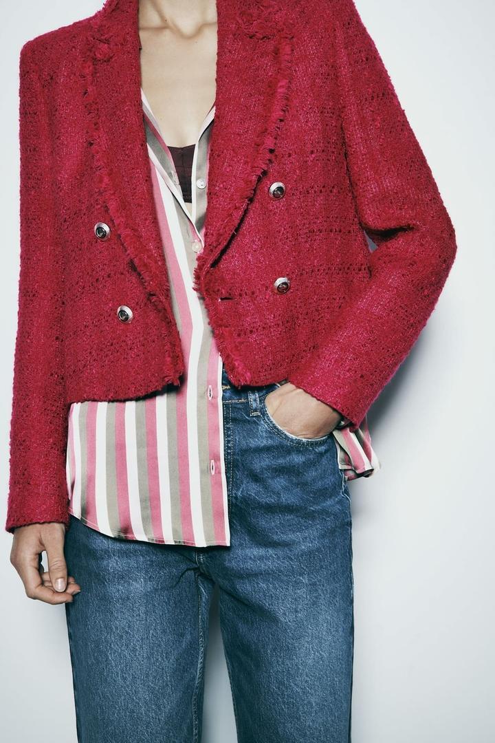 Chaqueta blazer corta cruzada de Zara