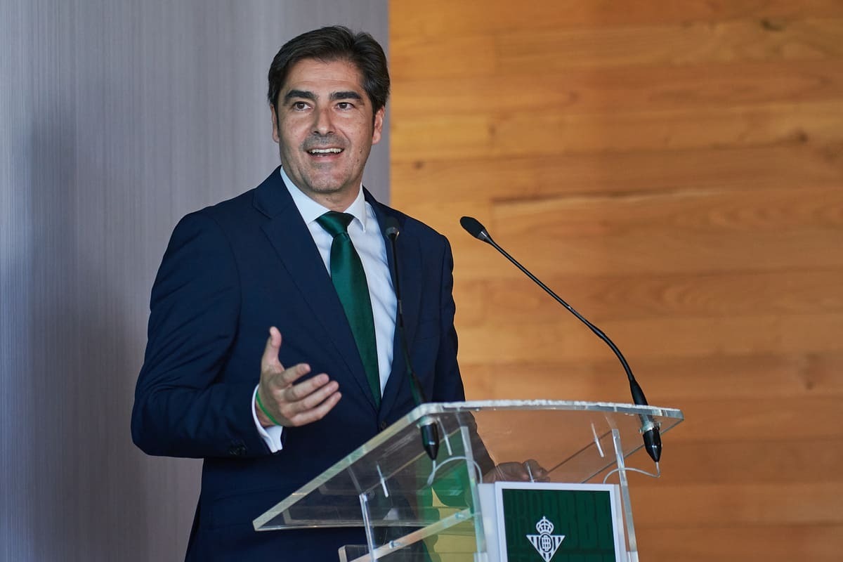 Ángel Haro en la presentación de Sokratis con el Real Betis | Salvador López Medina para El MIRA