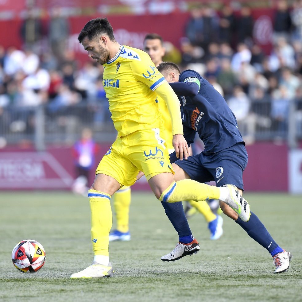 Maxi Gómez contra el Badalona Futur | Cádiz CF