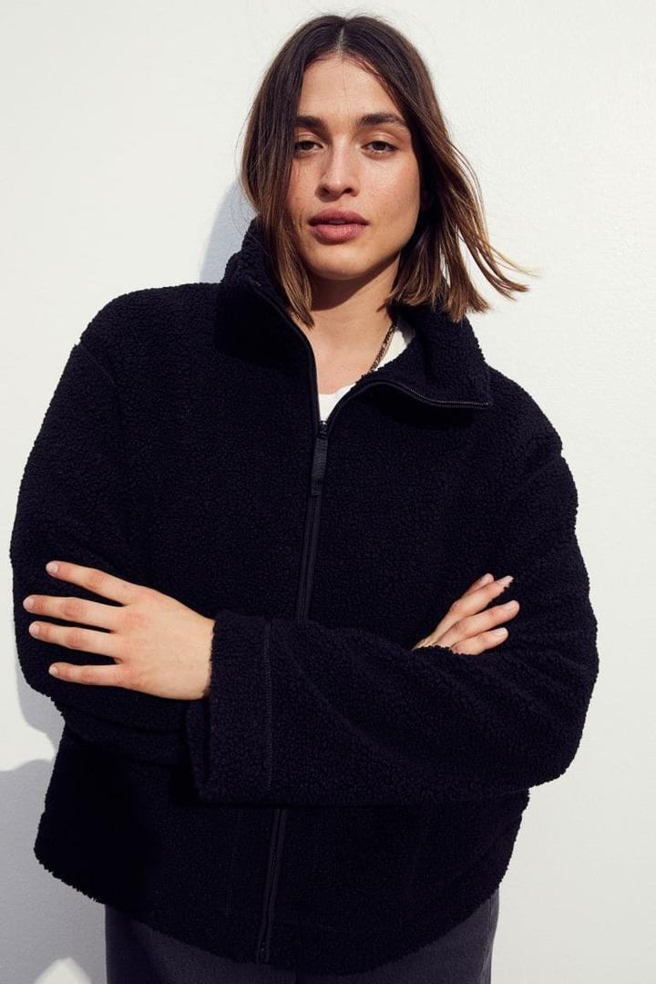 Chaqueta de borreguito en cuatro colores de H&M