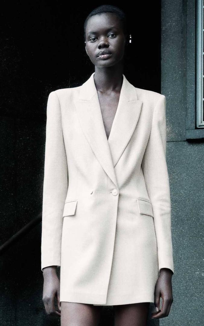 Blazer larga cruzada de Zara