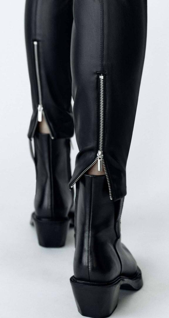 Pantalón leggings efecto piel con cremalleras de Zara