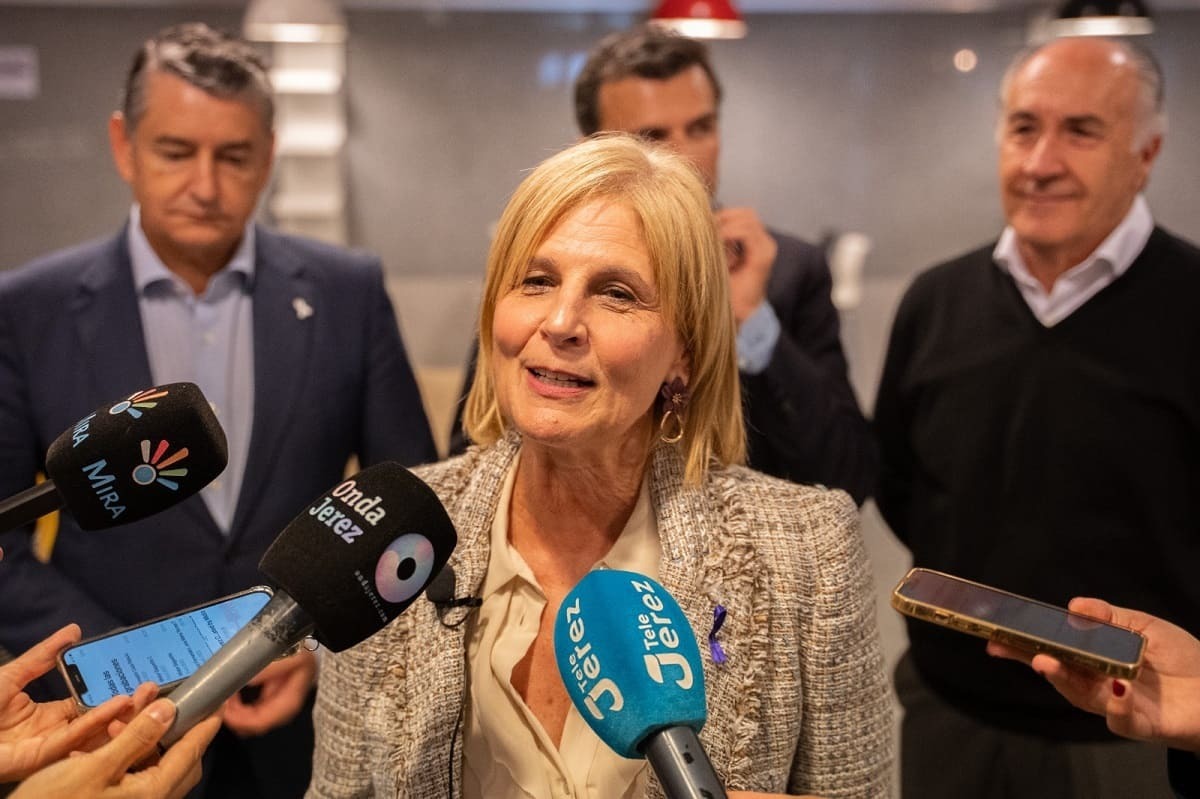 La alcaldesa de Jerez, María José García-Pelayo, anfitriona de la Junta Directiva