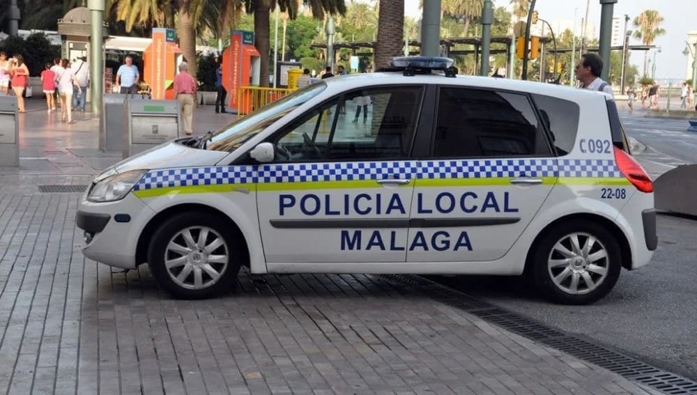 Un coche de la policía local en Málaga
