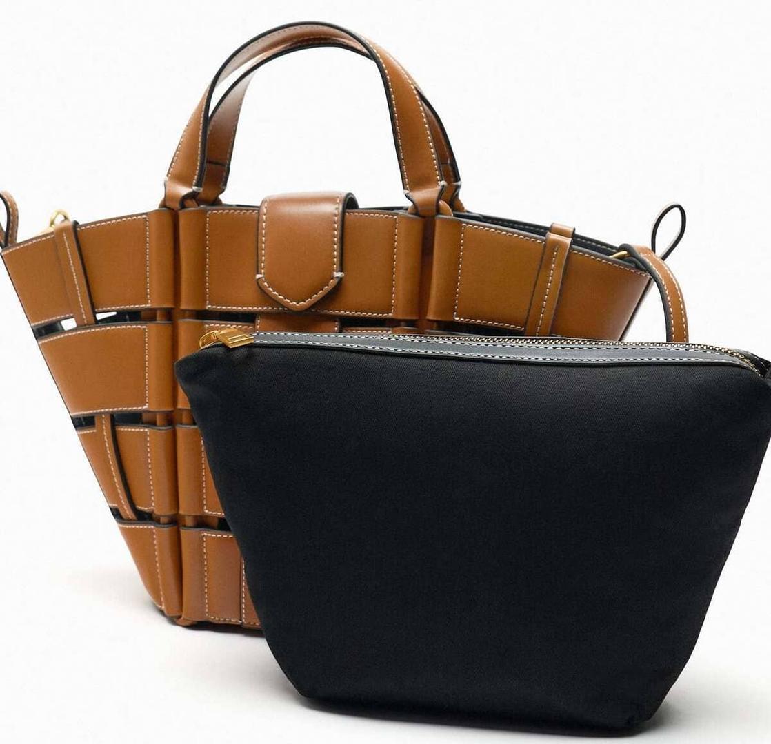 Bolso mini shopper con pespuntes a contraste de Zara