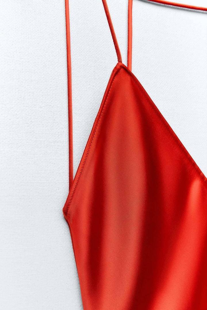 Vestido lencero satinado con tirantes de Zara