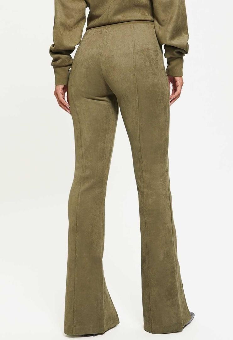 Pantalón acampanado ante sintético de Guess