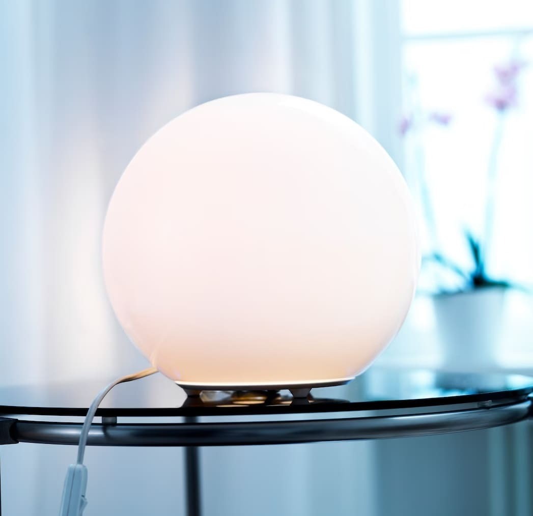 Lámpara de mesa modelo FADO de Ikea