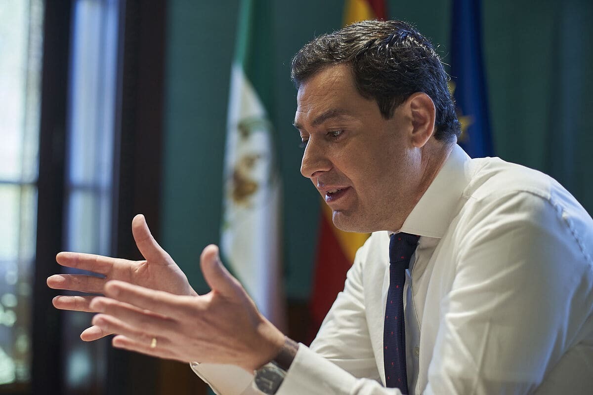 Juanma Moreno augura una subida de impuestos a lo bestia tras la investidura de Pedro Sánchez