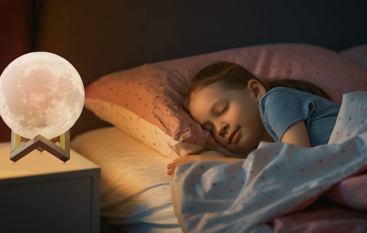 Lámpara en forma de luna llena de la firma ACED en Amazon