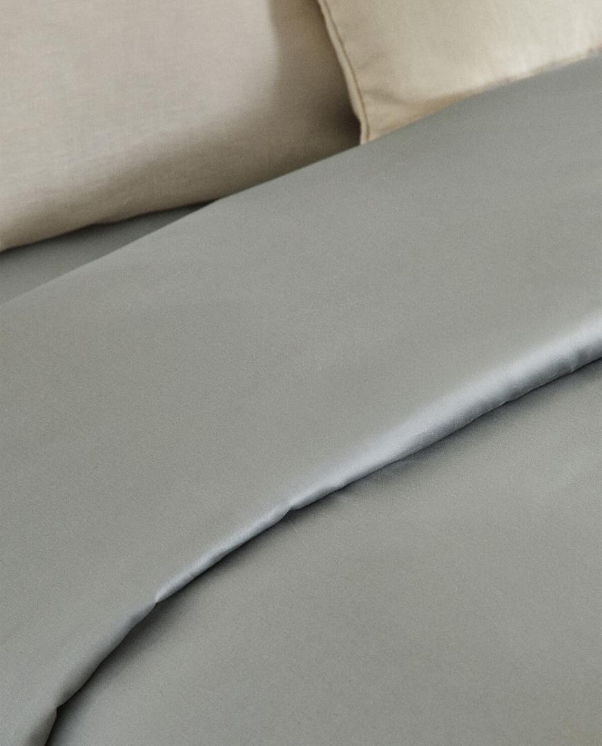 Funda nórdica de satén con 300 hilos en Zara Home