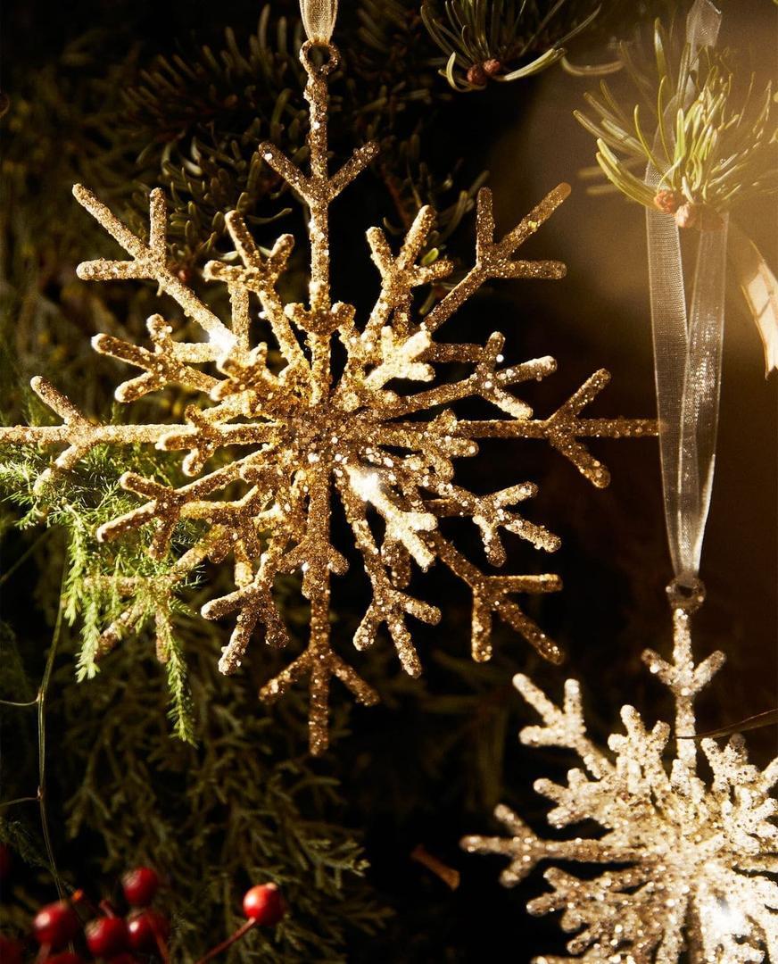 Adorno de purpurina con forma de copo navideño